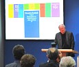 Prof. Wilhelm Heitmeyer stellt Langzeituntersuchung vor; Foto: Axel Hildebrandt